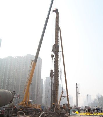 工程机械产品云集助力北京14号地铁建设